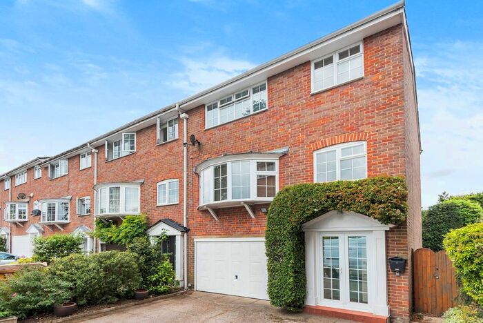 4 Bedroom End Of Terrace House To Rent In Kings Road, Henley-On-Thames, Oxfordshire, RG9