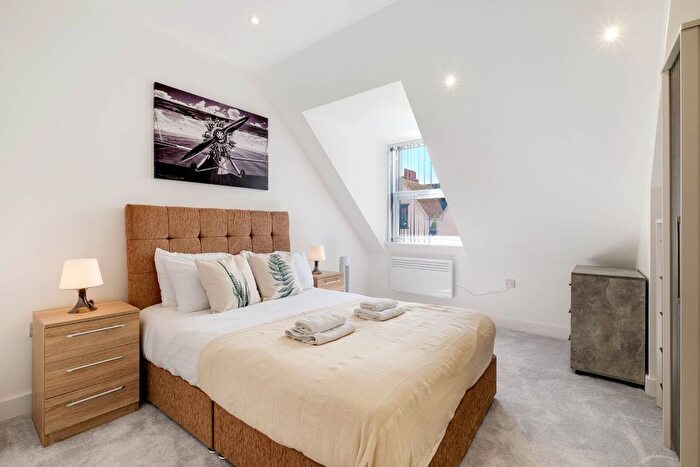 1 Bedroom Flat To Rent In High Street, Camberley, GU15