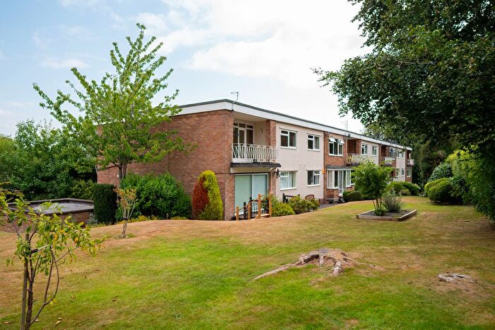 2 Bedroom Flat For Sale In Clarendon Court, Carr Bank Lane, Hangingwater, Sheffield, S11