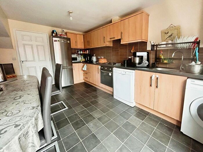 4 Bedroom Terraced House To Rent In Markfield Avenue, Grove Village, Manchester, M13