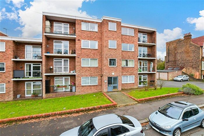2 Bedroom Flat For Sale In Woodford Green, Woodford Green, Essex, IG8