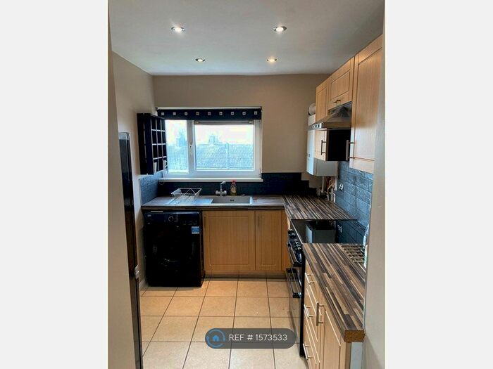 1 Bedroom Flat To Rent In Beechwood Drive, Woodford Green, IG8