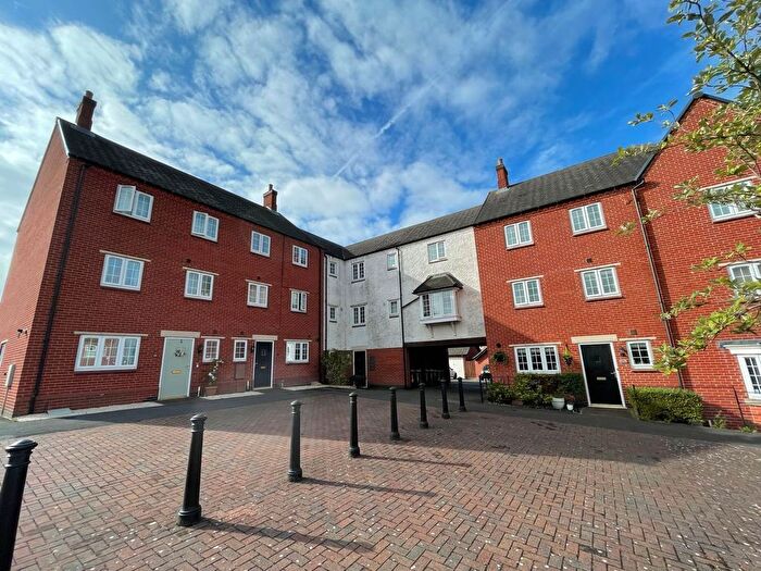 2 Bedroom Flat To Rent In Salford Way, Church Gresley, DE11
