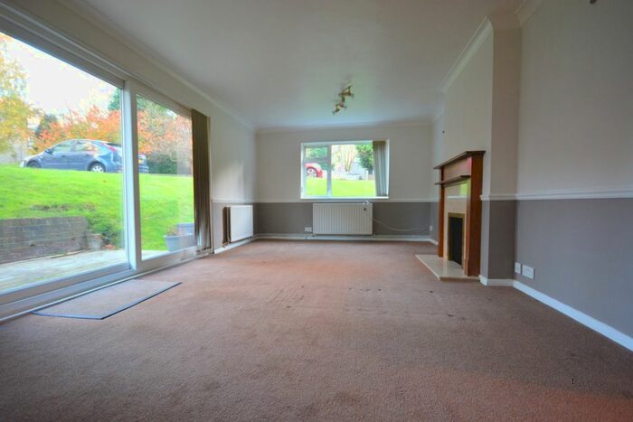 2 Bedroom Flat To Rent In Ferndale Close, Tunbridge Wells, TN2