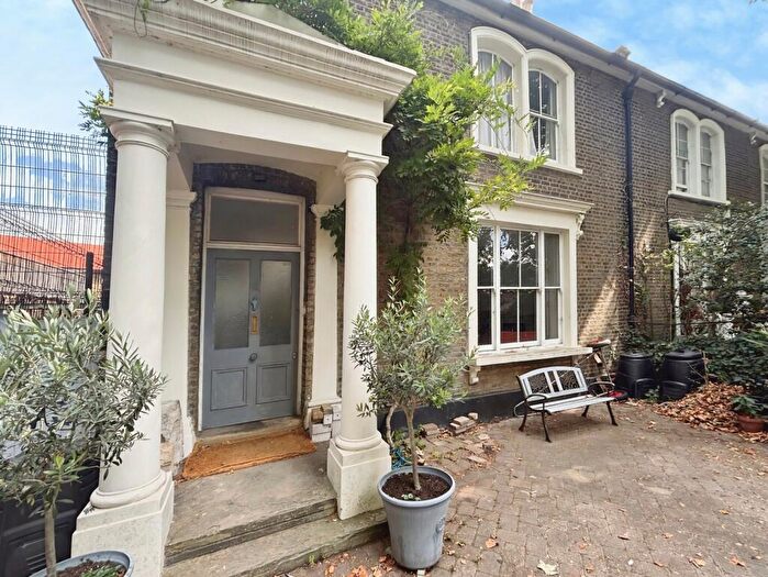 4 Bedroom Semi Detached House For Sale In Wellington Way, London, E3
