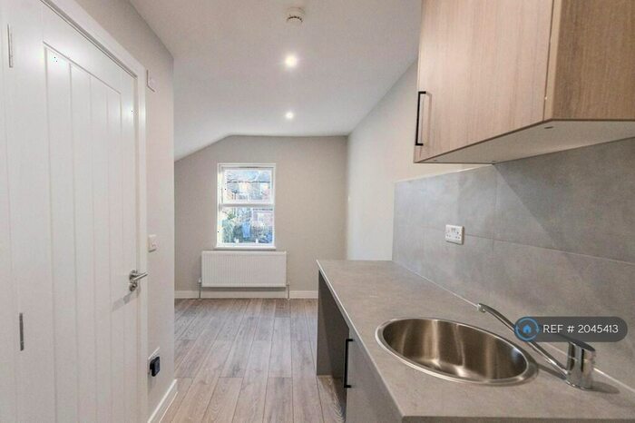 Studio To Rent In Billington Road, London, SE14