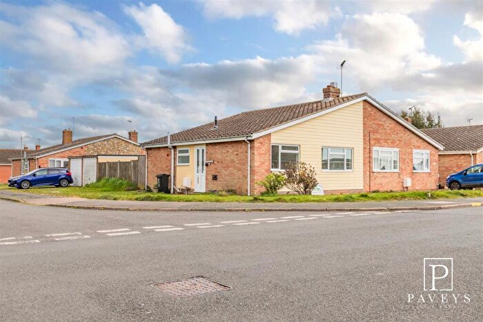 2 Bedroom Semi-Detached Bungalow For Sale In Clays Road, Walton On The Naze, CO14