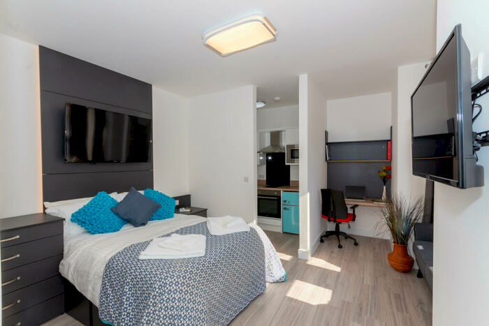 Studio To Rent In - Derrys Villa, Flat, PL4