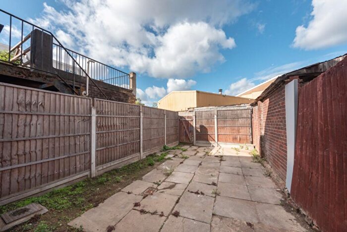 1 Bedroom Flat For Sale In High Road Leytonstone, London, E11