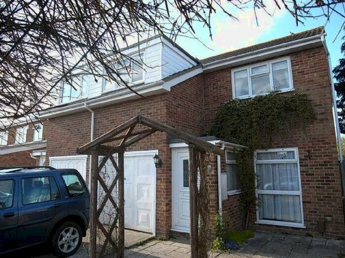 3 Bedroom Town House To Rent In Canberra Road, Worthing, BN13