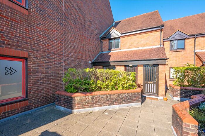 1 Bedroom Maisonette To Rent In Half Moon Mews, St. Albans, Hertfordshire, AL1