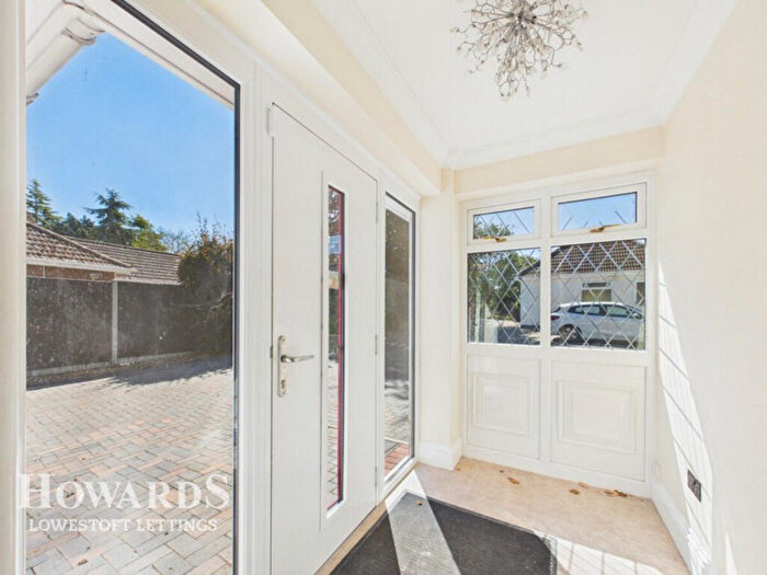 5 Bedroom Bungalow To Rent In Yarmouth Road, Lowestoft, NR32