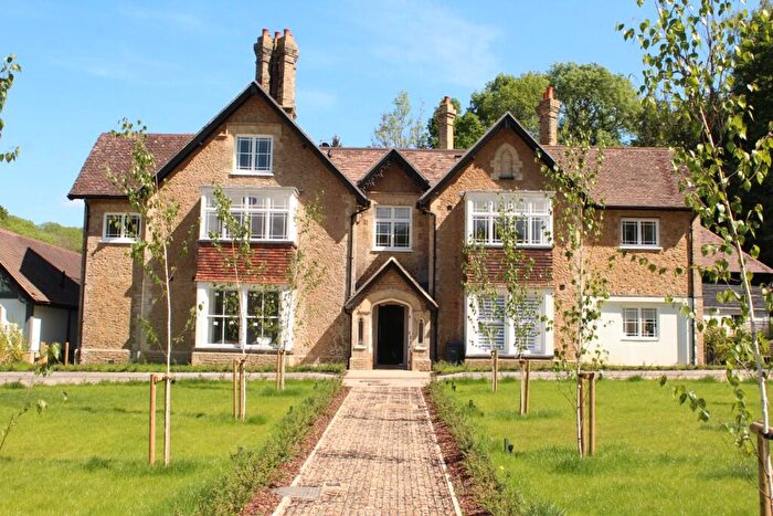 1 Bedroom Apartment For Sale In Catteshall Lane, Godalming, Surrey, GU7