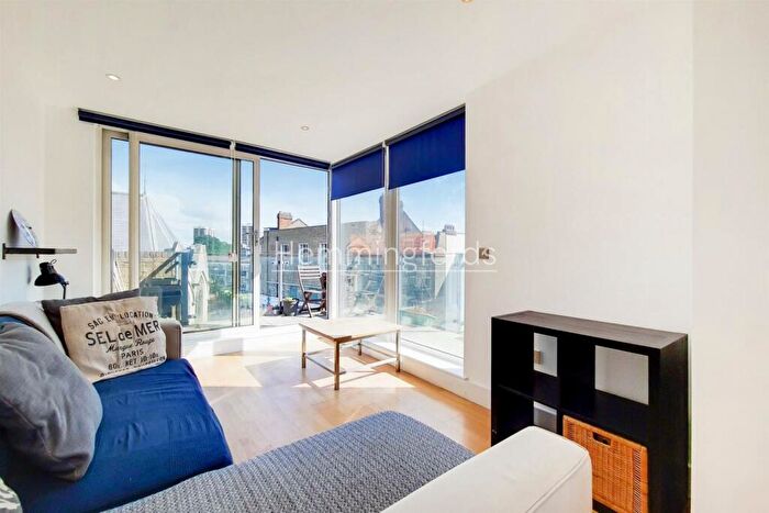 1 Bedroom Apartment To Rent In Hamond Square, London, N1