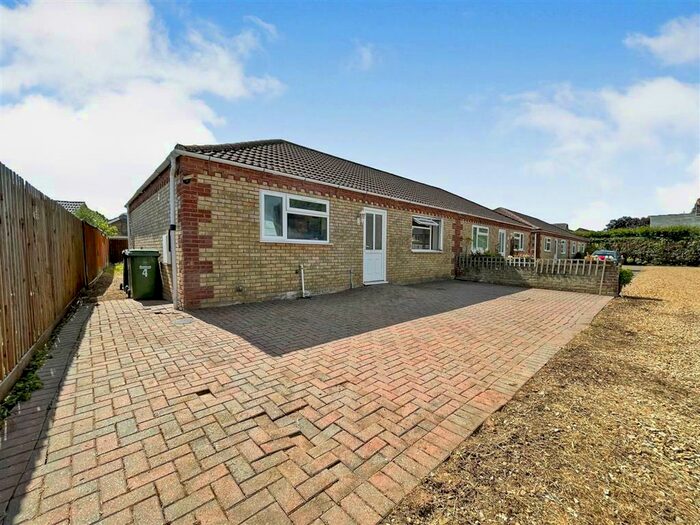 2 Bedroom Semi-Detached Bungalow To Rent In Primrose Gardens, Christchurch, Wisbech, PE14