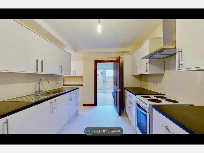 6 Bedroom Terraced House To Rent In The Bittoms, Central Kingston, KT1