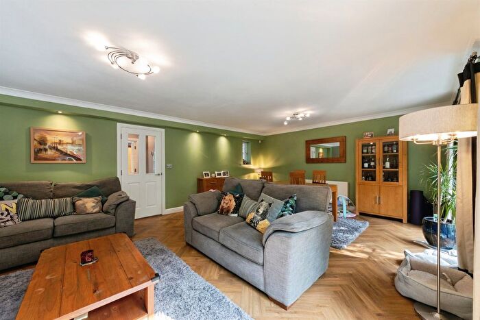 4 Bedroom Terraced House For Sale In Tilehouse Green Lane, Knowle, Solihull, B93