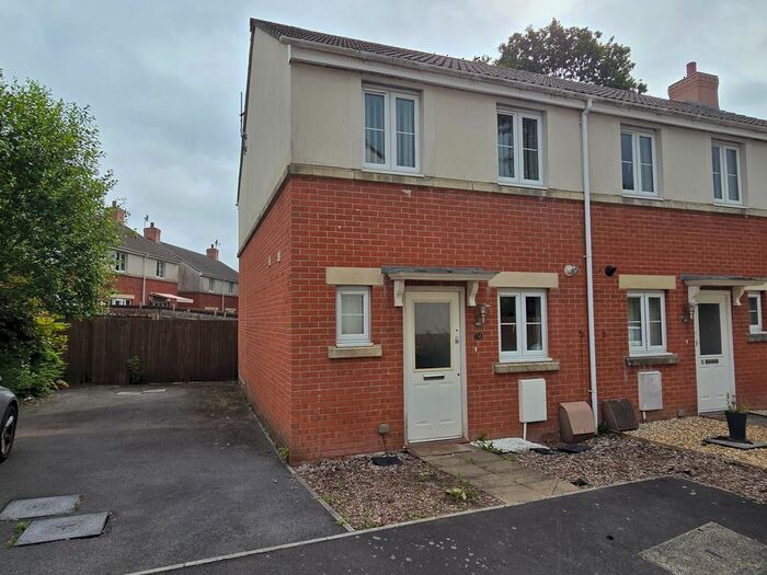 2 Bedroom End Of Terrace House To Rent In Railway Junction, Ystrad Mynach, CF82