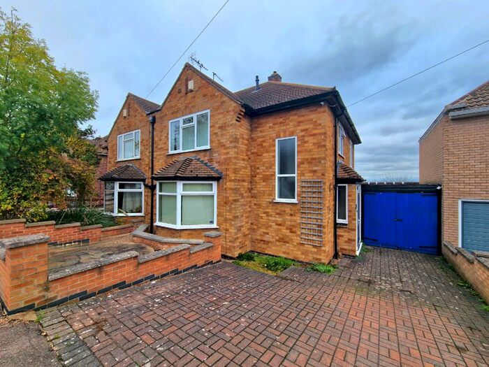 3 Bedroom Semi-Detached House To Rent In Woodgate Drive, Birstall, Leicester, LE4