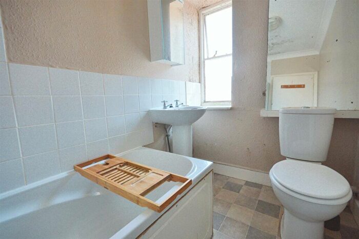 2 Bedroom Flat For Sale In Elms Road, Eastbourne, BN21