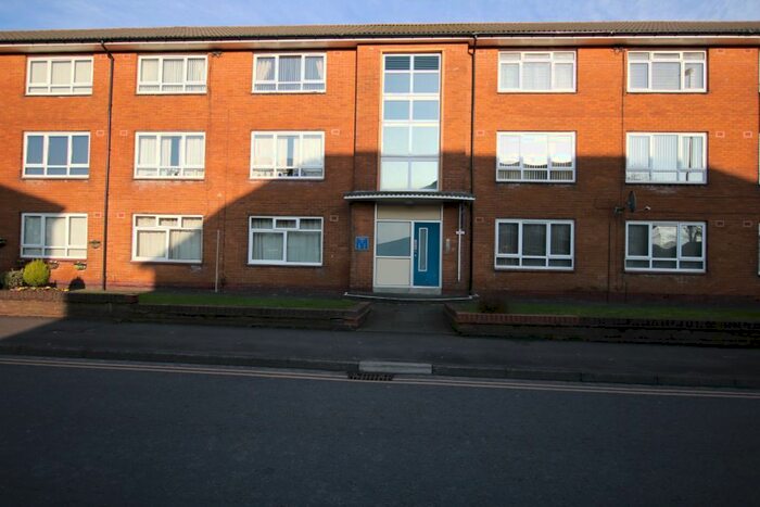 3 Bedroom Flat To Rent In Stonyhurst Road, Blackburn, BB2