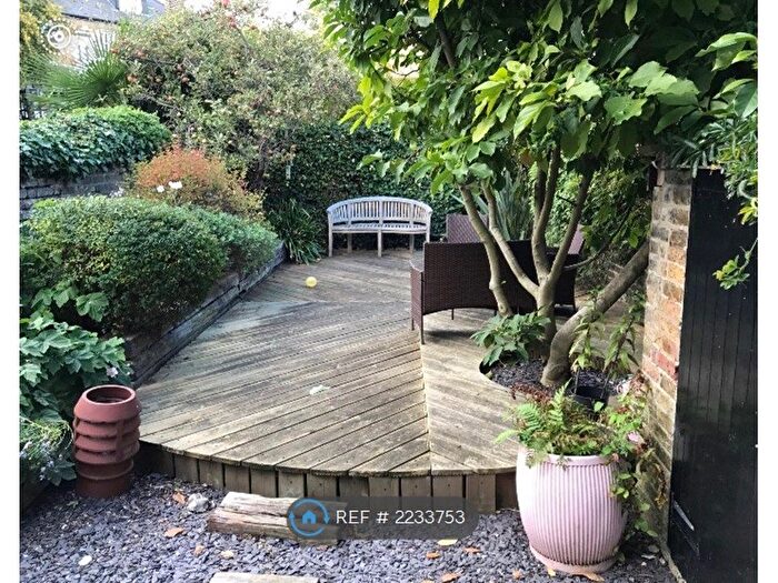 2 Bedroom Flat To Rent In Bathurst Gardens, London, NW10