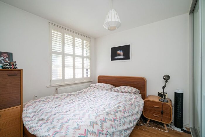 1 Bedroom Flat To Rent In Stoke Newington High Street, Stoke Newington, N16