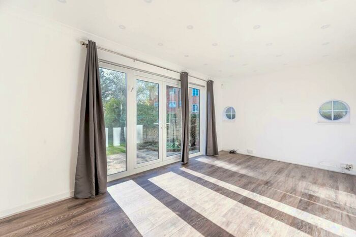 3 Bedroom End Of Terrace House To Rent In Lucas Avenue, Rayners Lane, Harrow, HA2