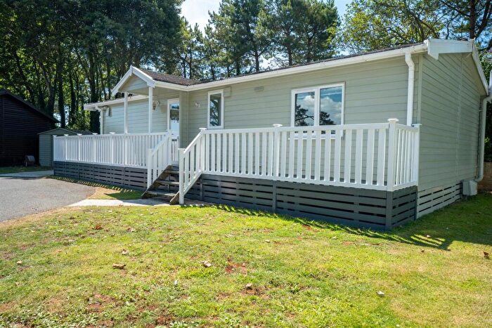 2 Bedroom Park Home For Sale In Ferry Road, Littlehampton, BN17