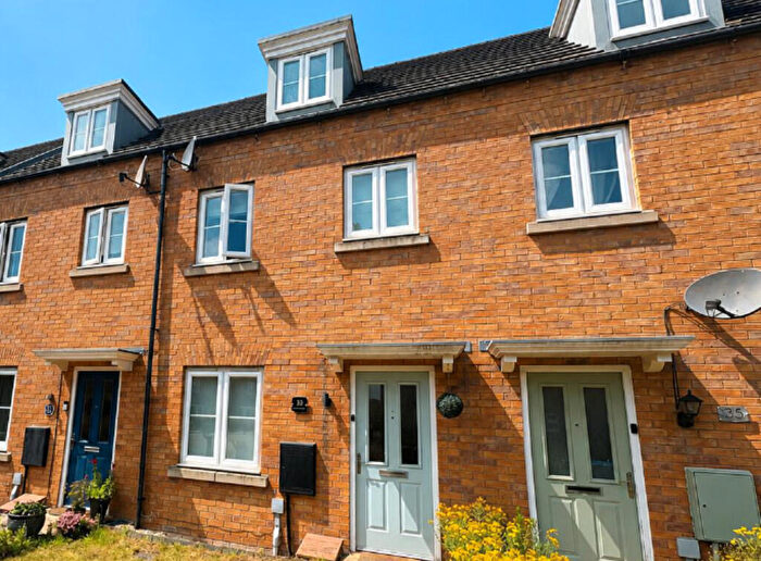 3 Bedroom Terraced House For Sale In Oulton Road, Caldecott Manor, Rugby, CV21