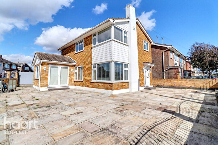 5 Bedroom Detached House For Sale In Furtherwick Road, Canvey Island, SS8