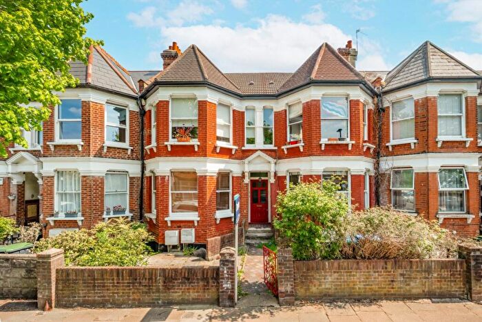 3 Bedroom Flat For Sale In Marlborough Road, London, N22