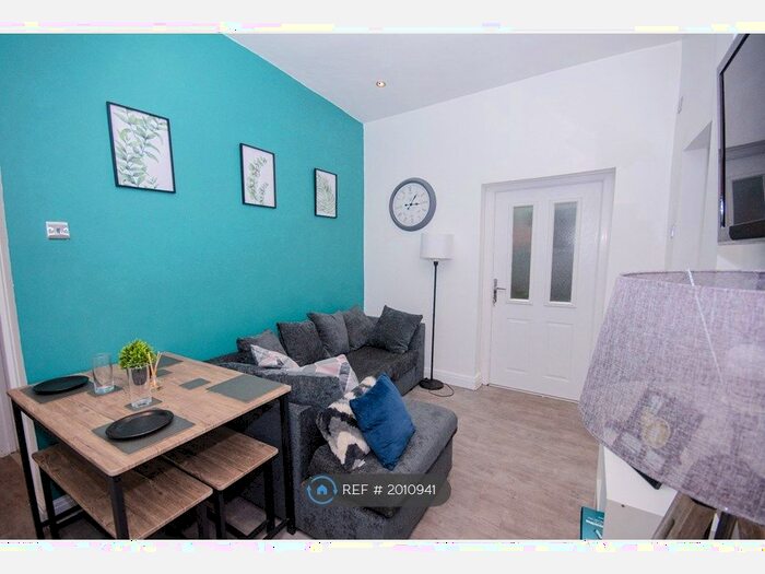 2 Bedroom Flat To Rent In School Road, Moseley, Birmingham, B13