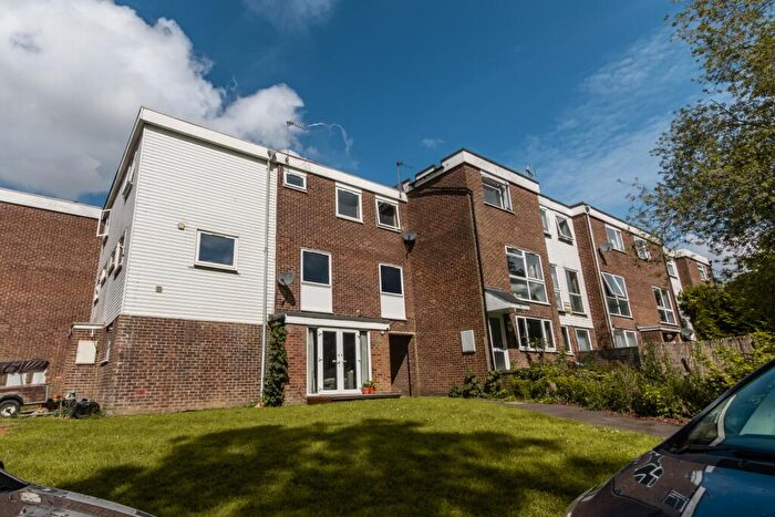 2 Bedroom Ground Maisonette To Rent In Hyde Heath Court, Pound Hill, Crawley, RH10