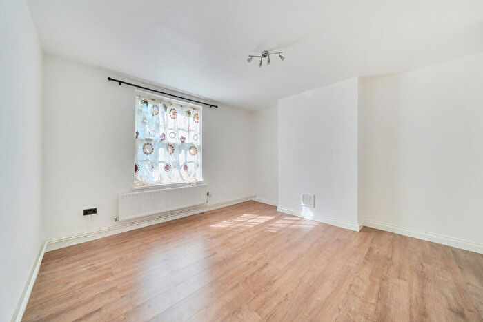 2 Bedroom Apartment For Sale In Peckham Park Road, London, SE15