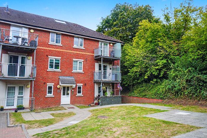 2 Bedroom Flat For Sale In West Of Town, HP12