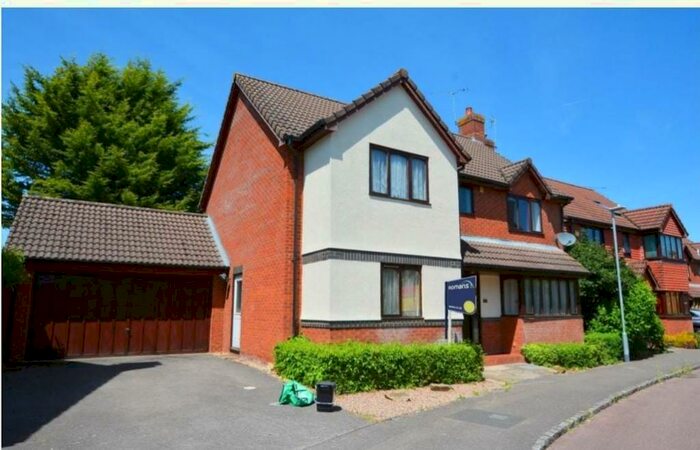5 Bedroom Semi-Detached House To Rent In Woodward Close, Wokingham, Berkshire, RG41