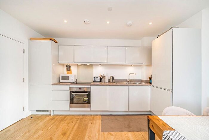 2 Bedroom Flat For Sale In Lakeside Drive, Park Royal, NW10
