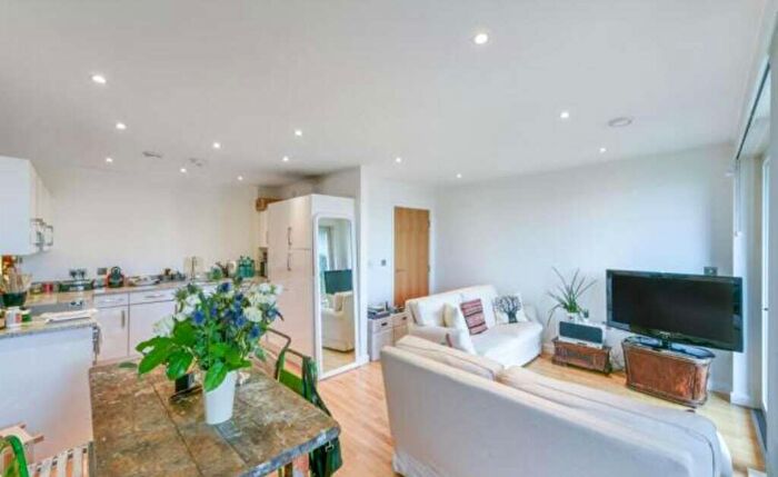 1 Bedroom Flat To Rent In Godfrey Place, London, E2