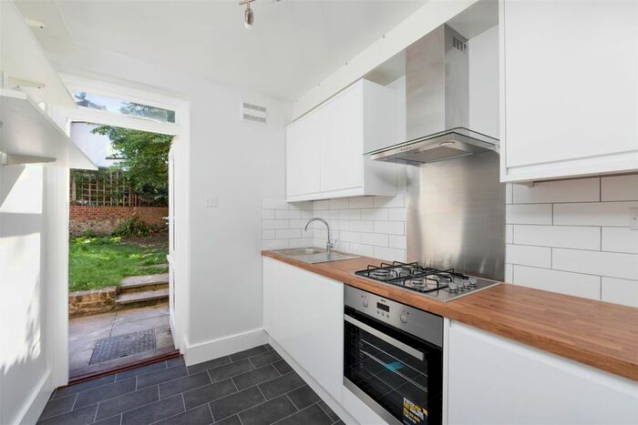 1 Bedroom Flat To Rent In Caxton Road, Shepherds Bush, London W12