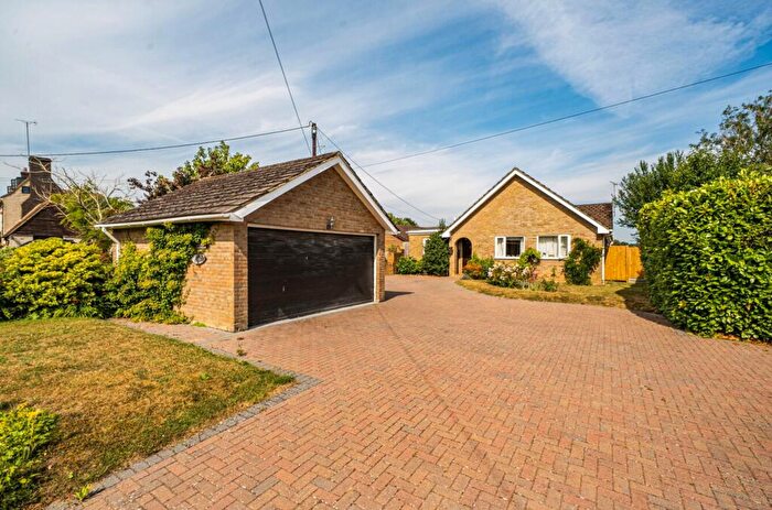 6 Bedroom Detached Bungalow For Sale In The Street, Kingston, CT4