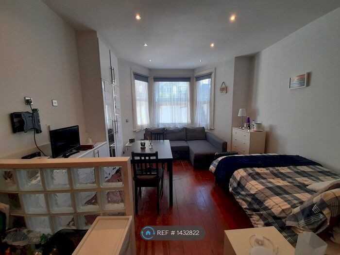 Studio To Rent In Hammersmith Grove, London, W6