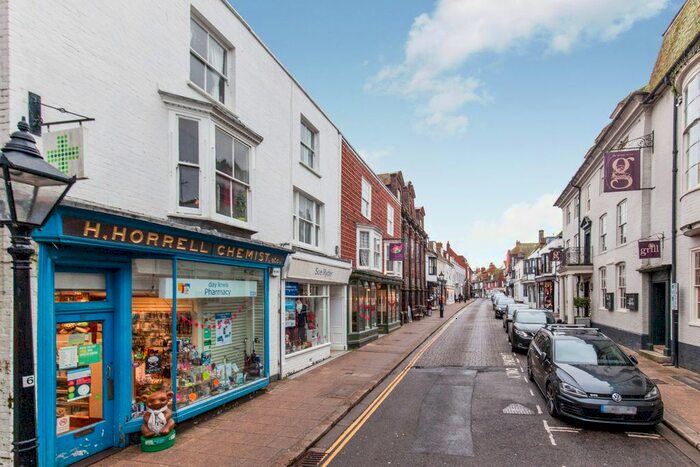 2 Bedroom Flat To Rent In High Street, Rye, TN31