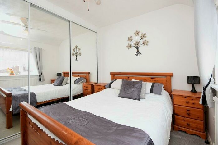 3 Bedroom Terraced House For Sale In Appleby Drive, Romford, RM3