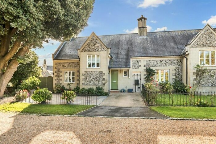 2 Bedroom End Of Terrace House For Sale In Drewitts Mews, Oving, West Sussex, PO20