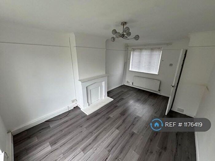 2 Bedroom End Of Terrace House To Rent In Mendip Road, Chelmsford, CM1
