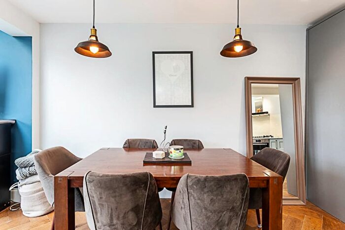 1 Bedroom Flat To Rent In A Robinson Road, London, SW17