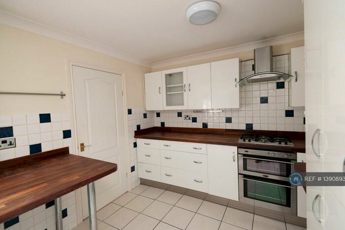 4 Bedroom Terraced House To Rent In Summers Street, Swindon, SN2