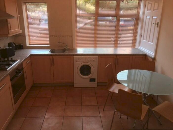 5 Bedroom Apartment To Rent In Devonshire Road, Southampton, SO15