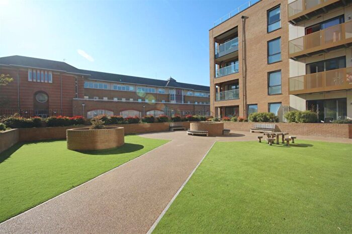 2 Bedroom Apartment To Rent In Dunn Side, Chelmsford, CM1